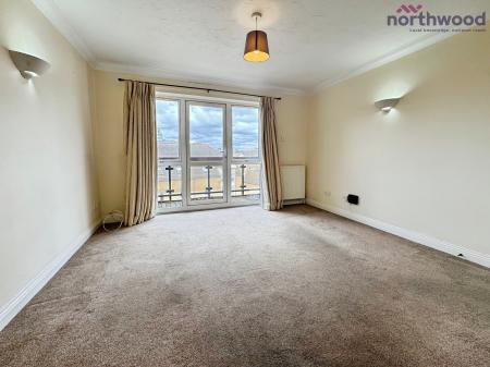 2 bedroom Flat to let in Pacific Close, SO14