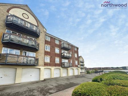 2 bedroom Flat to let in Pacific Close, SO14
