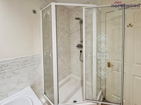 2 bedroom Flat to let in Pacific Close, SO14