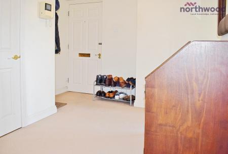 2 bedroom Flat to let in Pacific Close, SO14
