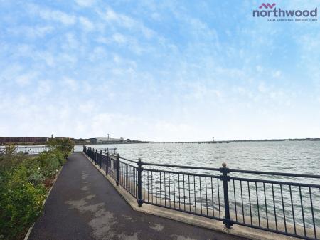 2 bedroom Flat to let in Pacific Close, SO14