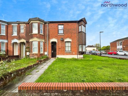 1 bedroom Studio flat to let in Portswood Road, SO17