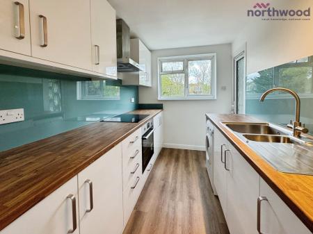 2 bedroom Flat to let in Elm Court, Westwood Road, SO17
