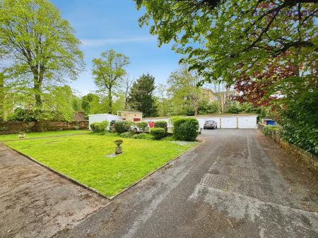 2 bedroom Flat to let in Elm Court, Westwood Road, SO17