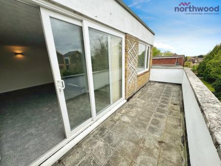 2 bedroom Flat to let in Elm Court, Westwood Road, SO17