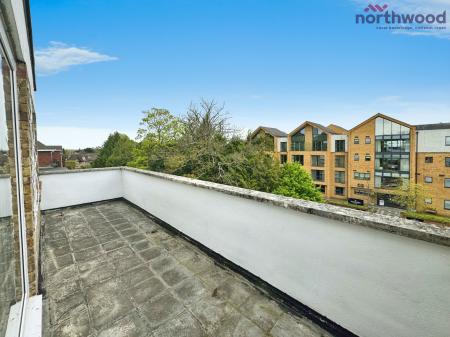 2 bedroom Flat to let in Elm Court, Westwood Road, SO17