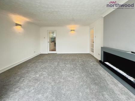 2 bedroom Flat to let in Elm Court, Westwood Road, SO17