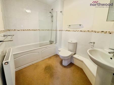 2 bedroom Flat to let in Rostron Close, West End, SO18