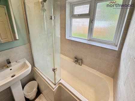 3 bedroom Semi-detached house to let in Greywell Avenue, SO16