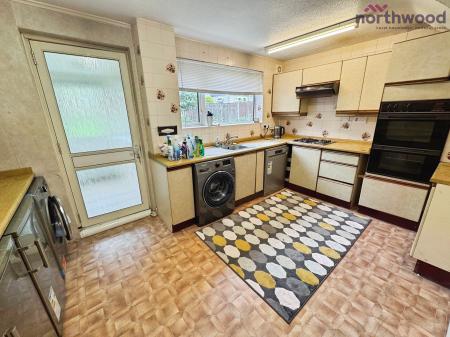 3 bedroom Semi-detached house to let in Greywell Avenue, SO16