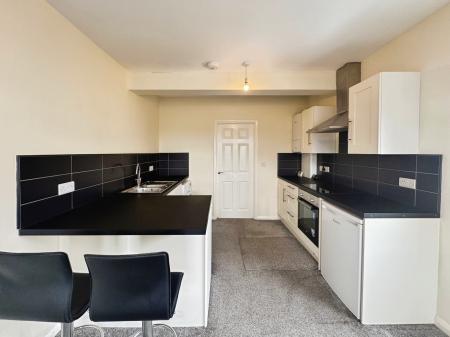 2 bedroom Flat to let in Doncaster Road, Eastleigh, SO50