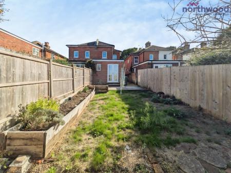 2 bedroom Semi-detached house to let in Moorgreen Road, West End, SO30