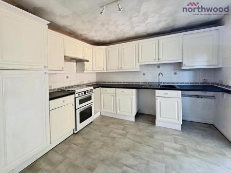 2 bedroom Semi-detached house to let in Lynn Close, West End, SO18