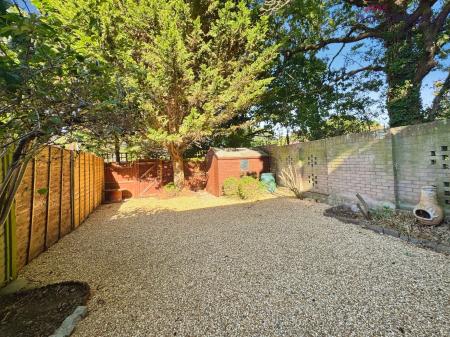 2 bedroom Semi-detached house to let in Lynn Close, West End, SO18