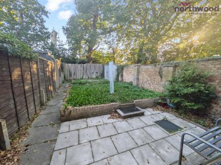 2 bedroom Flat to let in Monarch Way, West End, SO30