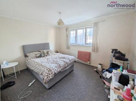 2 bedroom Flat to let in Monarch Way, West End, SO30