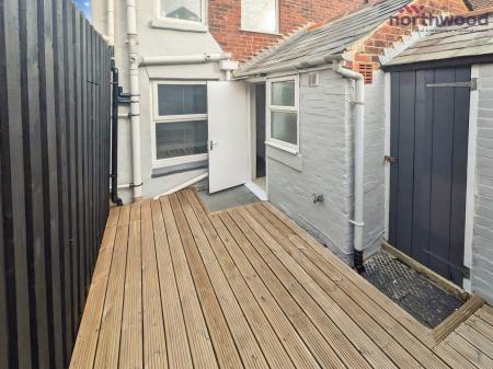 1 bedroom Flat to let in Kingston Road, SO15