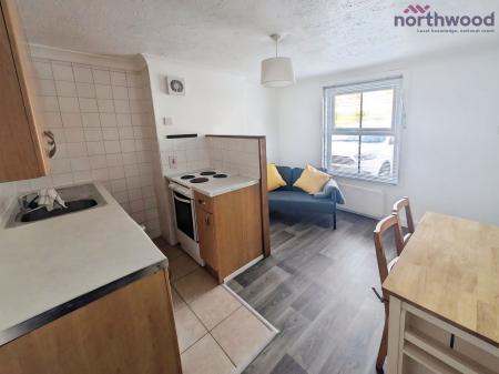 1 bedroom Flat to let in Kingston Road, SO15