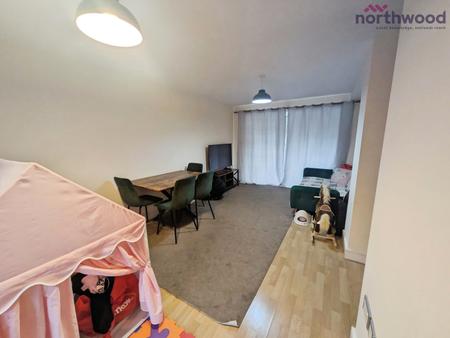 2 bedroom Flat to let in Goldsmith Court, Briton Street, SO14