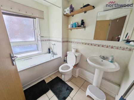 2 bedroom Flat to let in Goldsmith Court, Briton Street, SO14