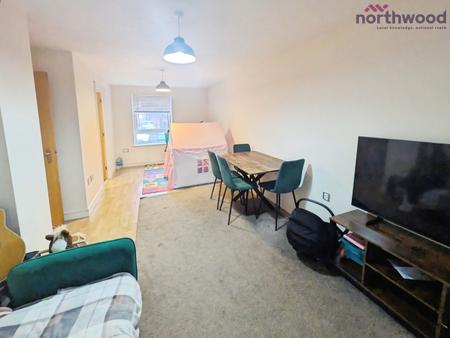 2 bedroom Flat to let in Goldsmith Court, Briton Street, SO14