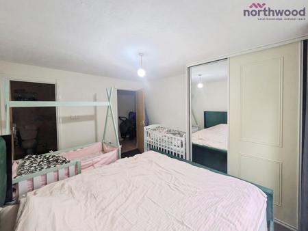 2 bedroom Flat to let in Goldsmith Court, Briton Street, SO14