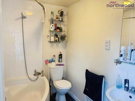 1 bedroom Ground floor maisonette to let in Ladycross Road, Hythe, SO45