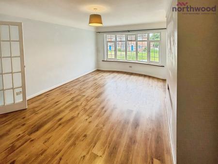 4 bedroom Maisonette to let in Kings Close, SO43 7AG
