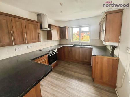 4 bedroom Maisonette to let in Kings Close, SO43 7AG