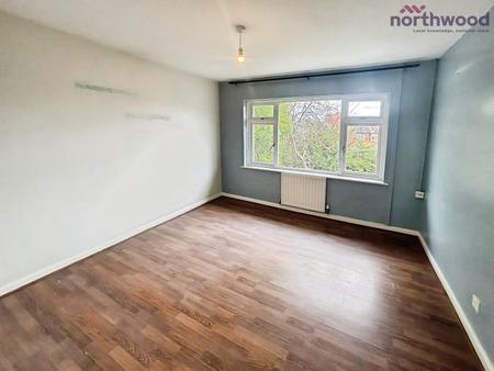 4 bedroom Maisonette to let in Kings Close, SO43 7AG