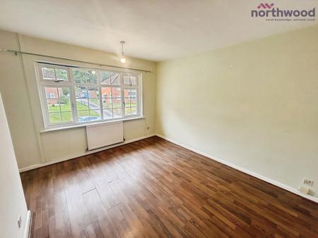 4 bedroom Maisonette to let in Kings Close, SO43 7AG