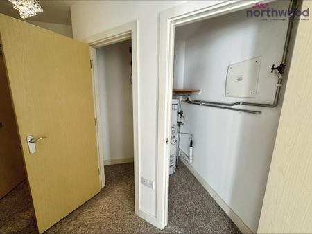 2 bedroom Flat to let in French Court, Castle Way