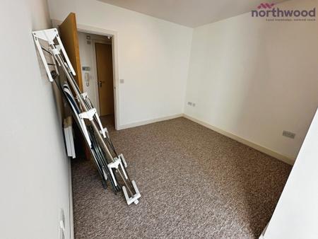 2 bedroom Flat to let in French Court, Castle Way