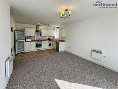 2 bedroom Flat to let in French Court, Castle Way