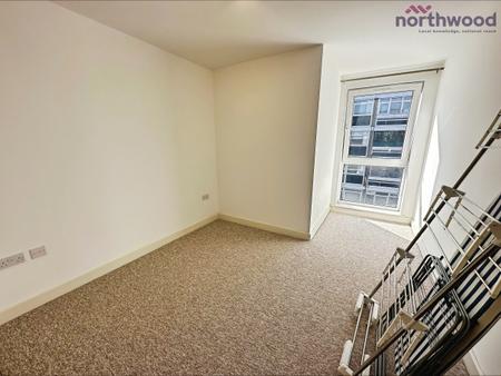 2 bedroom Flat to let in French Court, Castle Way