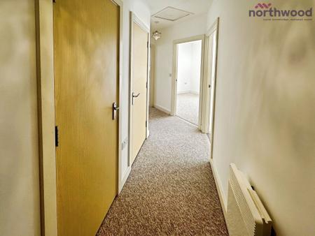 2 bedroom Flat to let in French Court, Castle Way
