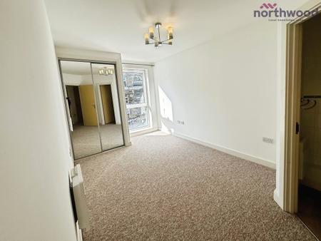 2 bedroom Flat to let in French Court, Castle Way