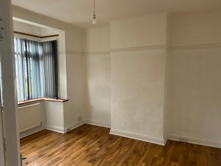 4 bedroom Semi-detached house to let in Arundel Road, Harold Wood, RM3