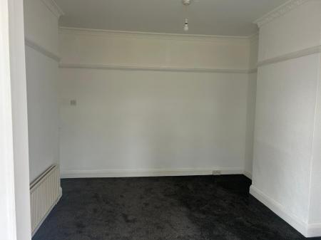 4 bedroom Semi-detached house to let in Arundel Road, Harold Wood, RM3