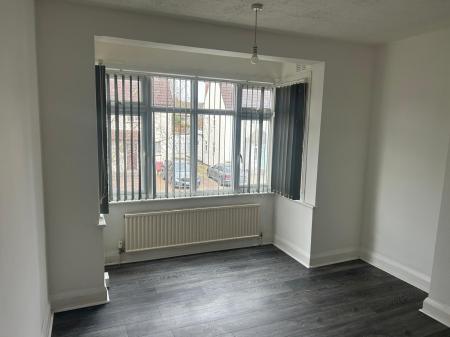 4 bedroom Semi-detached house to let in Arundel Road, Harold Wood, RM3