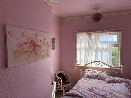 3 bedroom Terraced House to let in Tintern Avenue, Westcliff-on-Sea, SS0