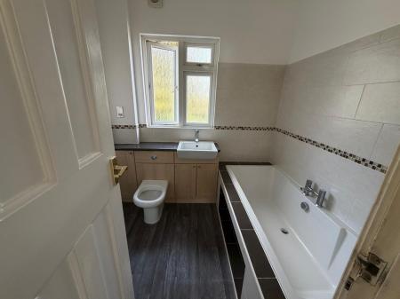 1 bedroom Flat to let in Bournemouth Park Road, Southend-on-Sea, SS2