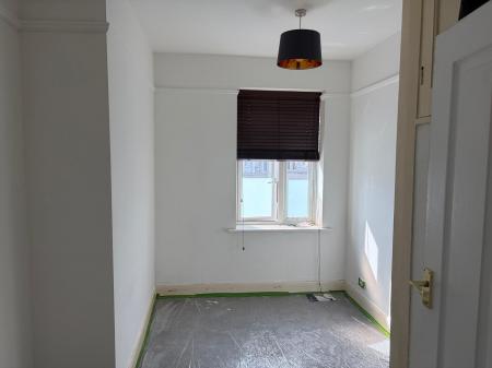 1 bedroom Flat to let in Bournemouth Park Road, Southend-on-Sea, SS2