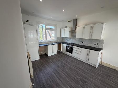 1 bedroom Flat to let in Bournemouth Park Road, Southend-on-Sea, SS2