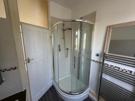 1 bedroom Flat to let in Bournemouth Park Road, Southend-on-Sea, SS2