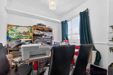 3 bedroom End of terrace house for sale in Kenneth Road, Basildon, SS13