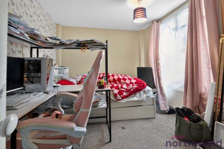 3 bedroom End of terrace house for sale in Kenneth Road, Basildon, SS13