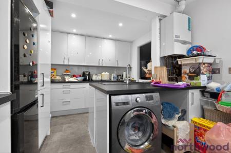 3 bedroom End of terrace house for sale in Kenneth Road, Basildon, SS13