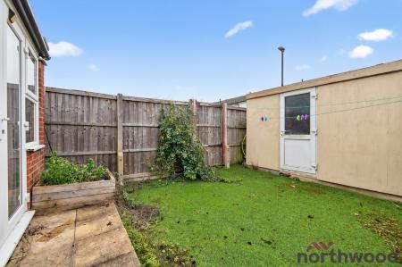 3 bedroom End of terrace house for sale in Kenneth Road, Basildon, SS13