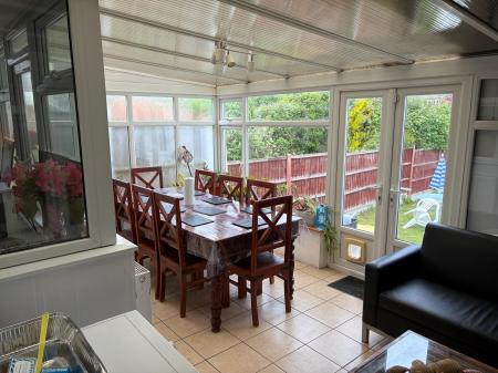 5 bedroom Bungalow to let in Carlingford Drive, Westcliff-on-Sea, SS0